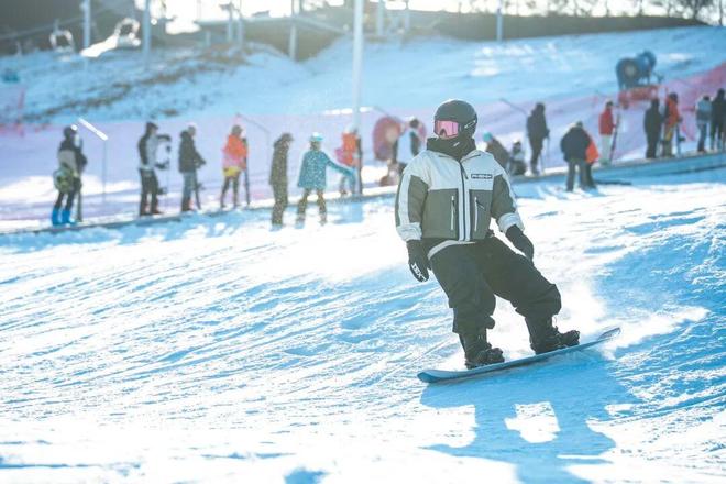 文旅焕新+冰雪燃情日照新春文旅体育活动丰富多彩
