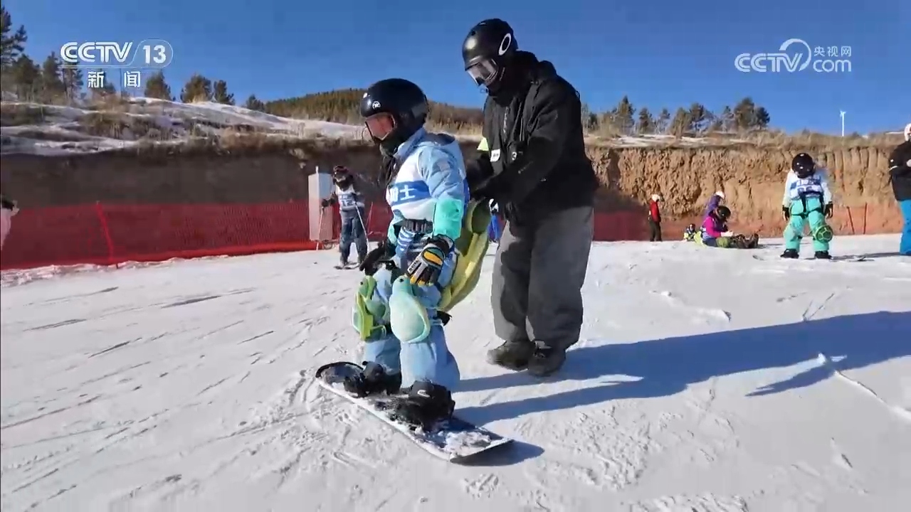 焦点访谈｜“冷资源”释放“热效应”中国冰雪经济跑出加速度(图2)