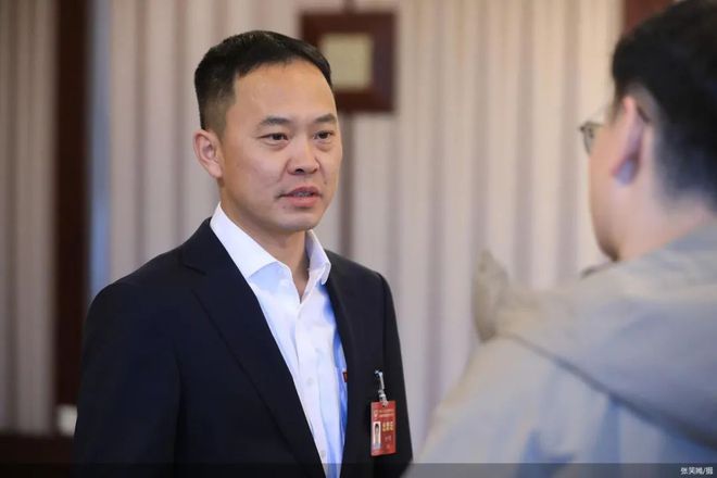 两会三人行丨专访市政协委员：促进体育消费发展赛事经济(图1)