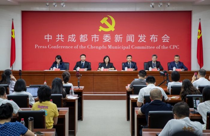 聚焦成都市委新闻发布会｜探索发展科技体育“新赛道”筹办无人机、机器人等高规格赛事 力争今年全市体育产业总规模突破1500亿元(图1)