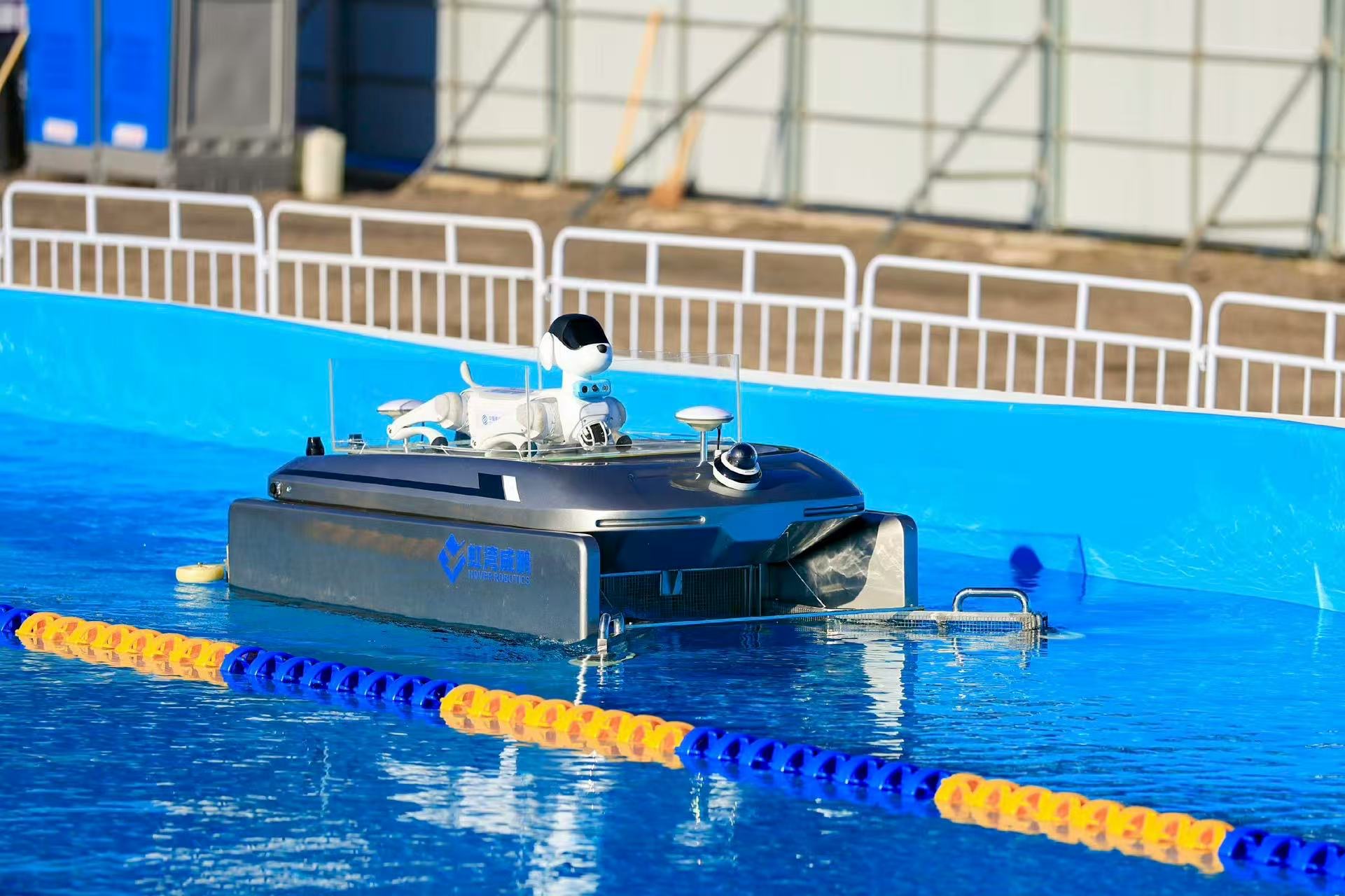 机器人亮相赛道 智慧铁三赛跑进京西(图2)