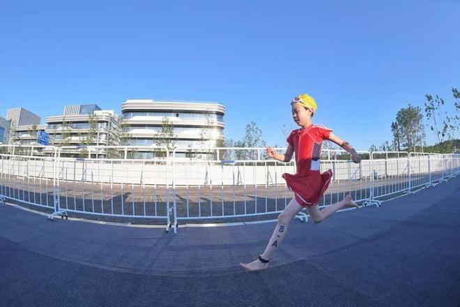 机器人和跑者同台竞技 铁人三项赛在门头沟开赛(图4)