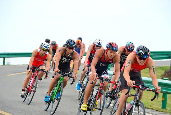 挑战极限！铁人三项比赛全程精彩瞬间记录