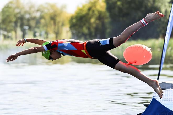 勇士部落2025青少年铁人三项赛落幕百余名小铁人完成比赛(图4)