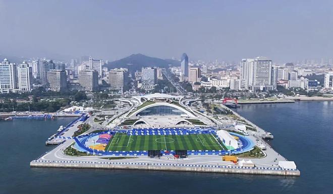 山海赛道世界舞台！2025威海铁人三项世界锦标赛系列赛激情开赛(图1)