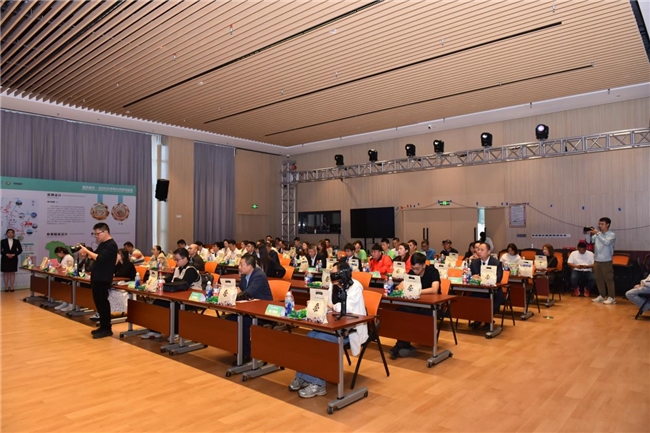 奖牌亮相有惊喜！破9吃鸡！2025新兴半马新闻发布会揭晓最“香”赛事亮点(图2)