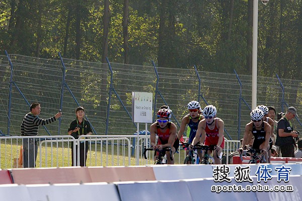 云南省残疾人铁人三项队勇夺3金1银1铜(图1)