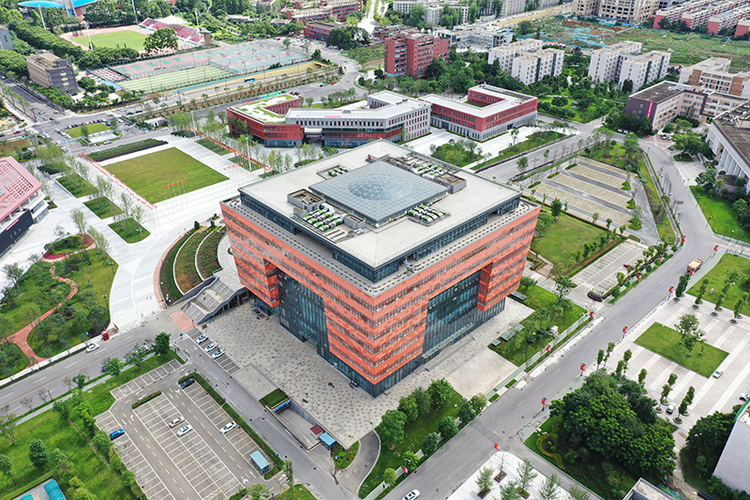 “场地、环境、氛围都非常好！”各代表队齐赞“铁人三项”赛事！(图1)