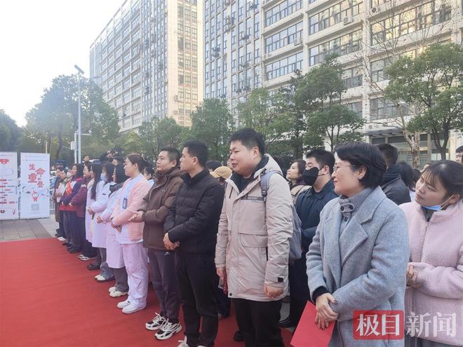 汇聚热血力量点燃生命之光！武汉市江岸区组织无偿献血活动(图1)