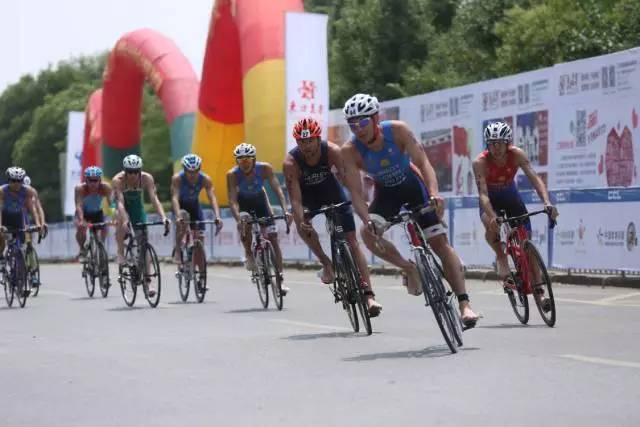 文旅体融合新标杆！ “贵州红”赛事跑活民生经济(图1)