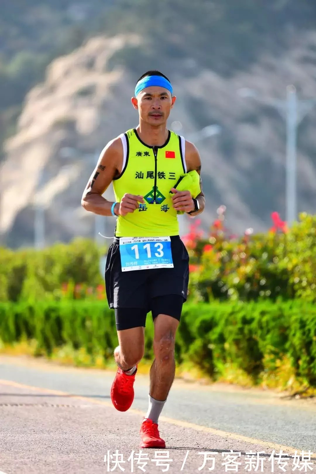 电影《澎湖海战》编剧黎莉莉率澎湖跑团参与厦门马拉松(图1)