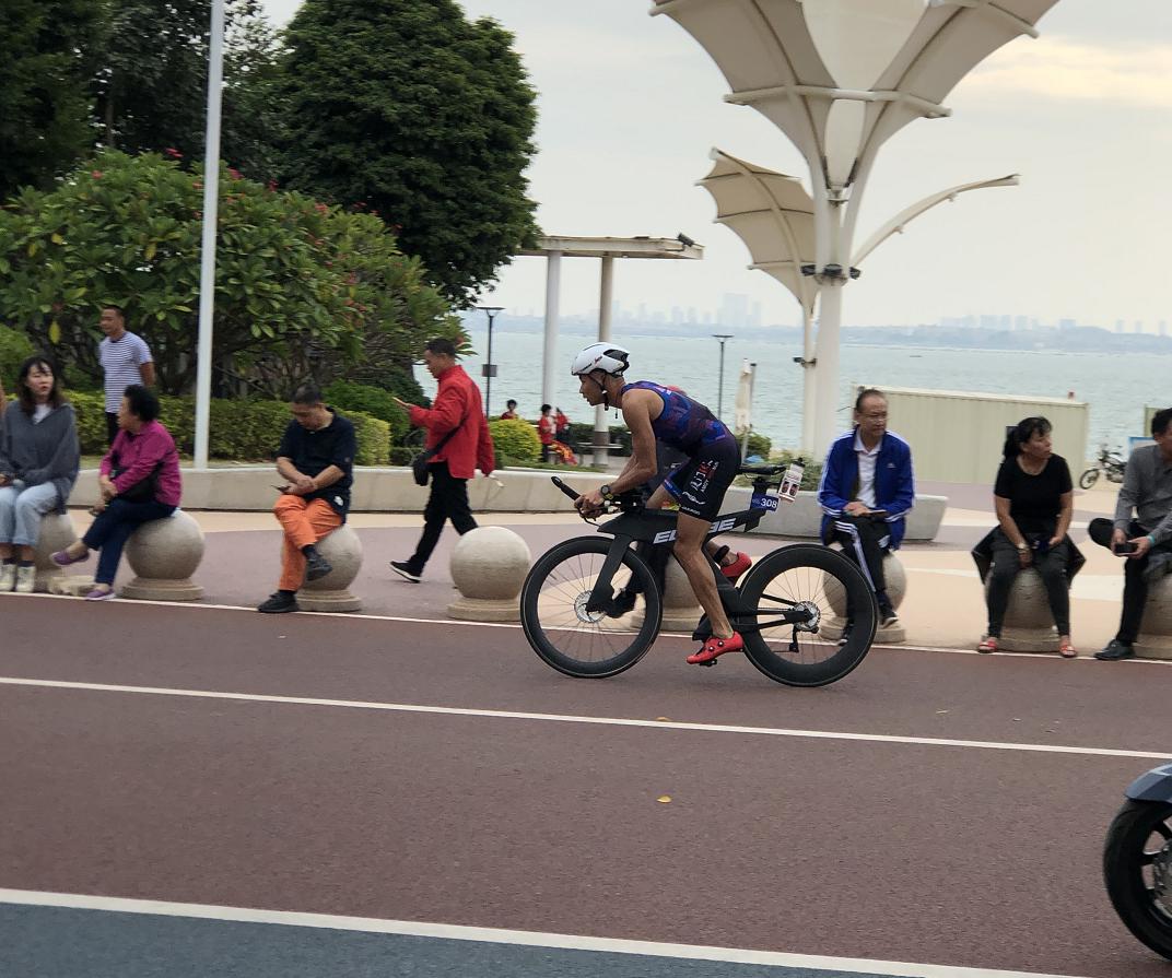 铁人三项混合接力：德国队逆袭夺冠 英国队遗憾摘铜(图1)