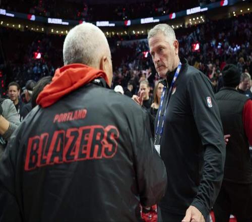 开拓者老板承认不带上双向球员是错误：我不懂NBA(图1)