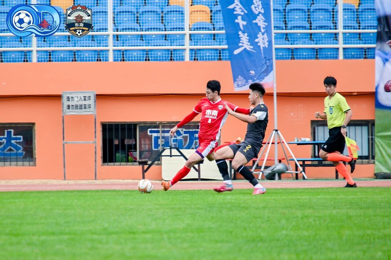 主场奏凯！市南区队2：0战胜崂山区队青岛城市足球争霸赛精彩开赛(图2)